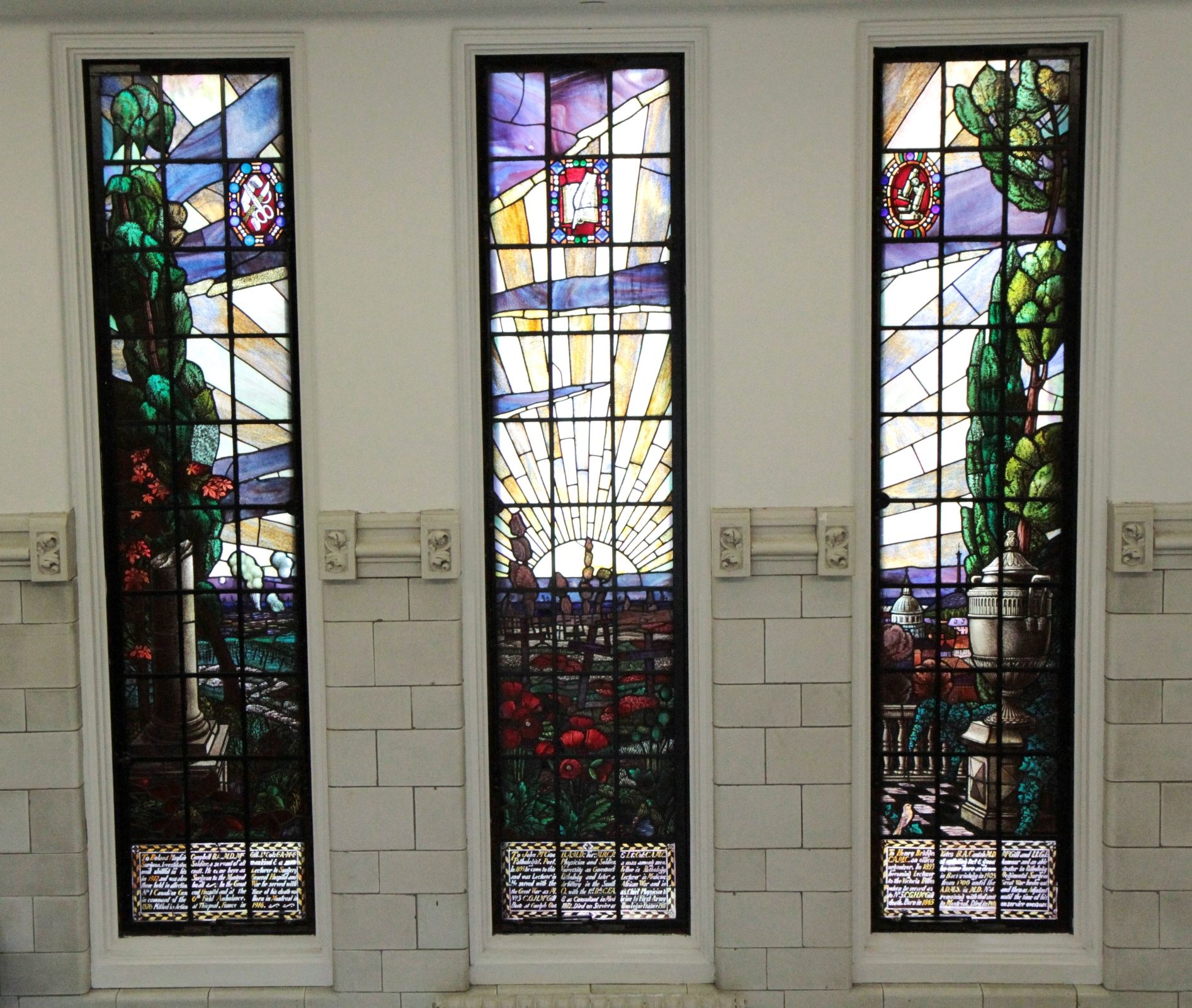 World%20War%20I%20commemorative%20stained-glass%20window%2CStratchona%20Building%2C%20McGill%20University%2C%20Montreal%20-%2001.JPG